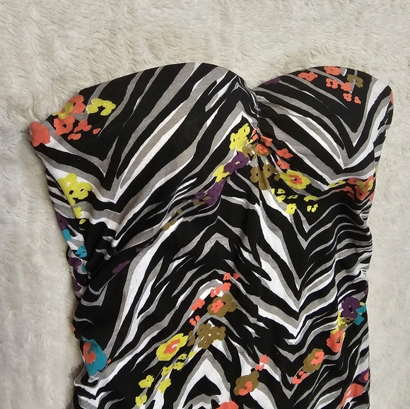 Padded Strapless Top - Picture 2 of 9